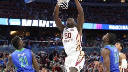 Florida State's Michael Ojo (50) dunks over Florida Gulf Coast's Demetris Morant (21) and Marc-Eddy Norelia (25) during the first round of the NCAA Tournament at the Amway Center on March 16, 2017 in Orlando. (Stephen M. Dowell/Orlando Sentinel/TNS)