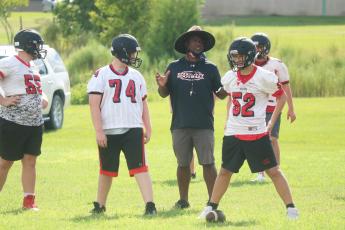 Fort White coach Demetric Jackson talks with his offensive line during Tuesday’s practice. (JORDAN KROEGER/Lake City Reporter)