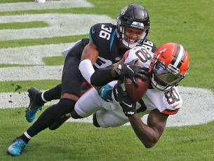  Cleveland Browns wide receiver Jarvis Landry hauls in a touchdown reception defended by Jacksonville Jaguars cornerback Luq Barcoo at TIAA Bank Field on Sunday in Jacksonville. (JOHN KUNTZ, cleveland.com/TNS)