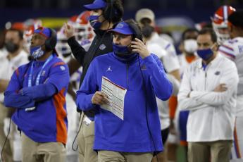 Florida coach Dan Mullen, center, watches play against Oklahoma during the first half of the Cotton Bowl on Dec. 30, 2020, in Arlington, Texas. (RON JENKINS/Associated Press)