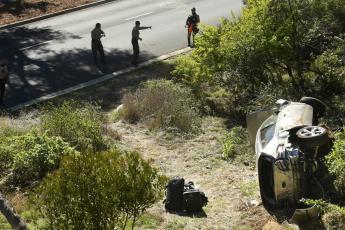L.A. County Sheriff's officers investigate an accident involving famous golfer Tiger Woods along Hawthorne Boulevard on Tuesday in Rancho Palos Verdes, Calif. (WALLY SKALIJ/Los Angeles Times/TNS)