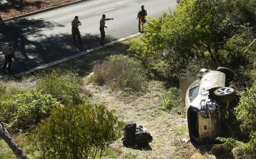 L.A. County Sheriff’s officers investigate an accident involving famous golfer Tiger Woods along Hawthorne Blvd. on Tuesday in Ranch Paos Verdes, Calif. (WALLY SKALIJ/Los Angeles Times/TNS)