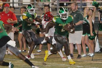 Suwannee quarterback Jaquez Moore bolts down the sideline to score a touchdown against Bradford last season. (PAUL BUCHANAN/Special to the Reporter)