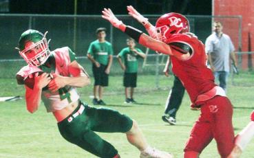 Suwannee receiver Garrison Beach pulls in a touchdown catch against Dixie County on Aug. 27. (PAUL BUCHANAN/Special to the Reporte)