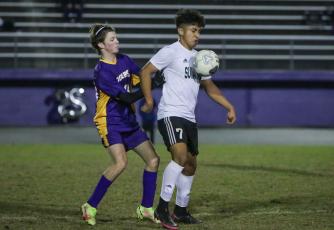 Suwannee's Omar Carreon corrals the ball against Columbia on Jan. 7. (BRENT KUYKENDALL/Lake City Reporter)