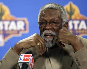 Former NBA great Bill Russell speaks during a news conference at the NBA All-Star weekend on Feb. 14, 2009, in Phoenix. (AP FILE)