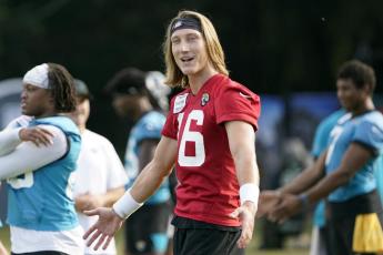 Jacksonville Jaguars quarterback Trevor Lawrence warms up with teammates during Tuesday's practice in Jacksonville. (JOHN RAOUX/Associated Press)