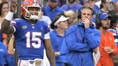 Florida coach Billy Napier, front right, and quarterback Anthony Richardson (15) watch from the sideline during the first half of the team's Week 1 game against Utah. (PHELAN M. EBENHACK/Associated Press)