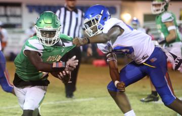 Suwannee running back Marquavious Owens escapes a tackle against Taylor County on Monday night. (PAUL BUCHANAN/Special to the Reporter)