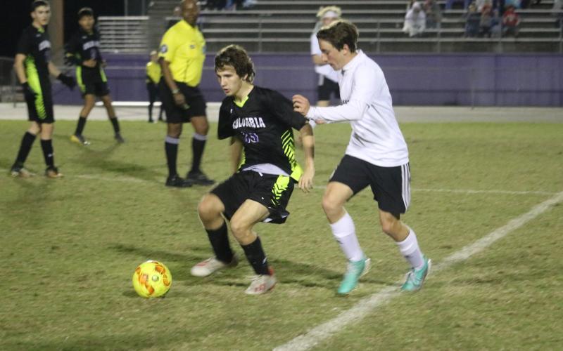Columbia’s Tanner Pierce looks to make a play against Suwannee on Friday night. (TONY BRITT/Lake City Reporter)