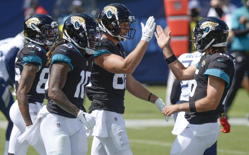 Jacksonville Jaguars tight end Tyler Eifert (88) is congratulated by quarterback Gardner Minshew, right, after teaming up for a 19-yard touchdown pass against the Tennessee Titans on Sept. 20, 2020, in Nashville, Tenn. (MARK ZALESKI)