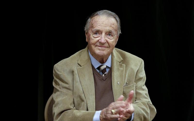 Retired Florida State football coach Bobby Bowden applauds following a Rotary Club luncheon on Jan. 10, 2018 in Omaha, Neb. Bowden, hospitalized last week after contracting covid-19, says he is feeling better and hopes to go home soon. Bowden, 90, told the Tallahassee Democrat on Monday, Oct. 12, 2020,"I am doing good. I appreciate everyone’s thoughts, I really do.” (AP FILE PHOTO)