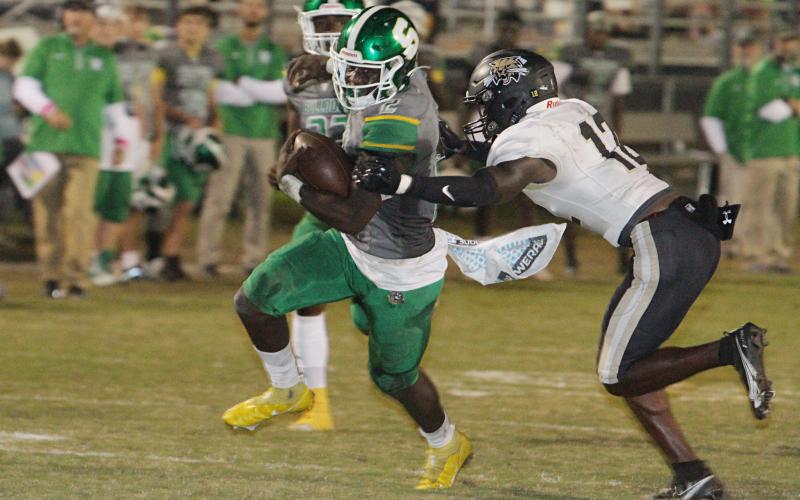 Suwannee quarterback Jaquez Moore scrambles up the field against Buchholz on Oct. 2. (PAUL BUCHANAN/Special to the Reporter)