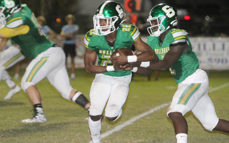 Suwannee quarterback Jaquez Moore hands the ball off the running back Malachi Graham against Ponte Vedra on Oct. 23. (PAUL BUCHANAN/Special to the Reporter)