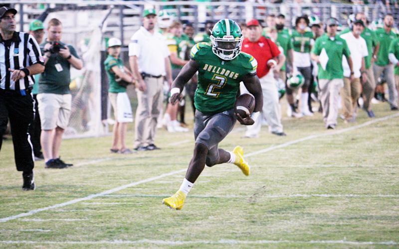 Suwannee quarterback Jaquez Moore signed his letter of intent with Duke on Wednesday. He’s expected to play running back for the Blue Devils. (PAUL BUCHANAN/Special to the Reporter)