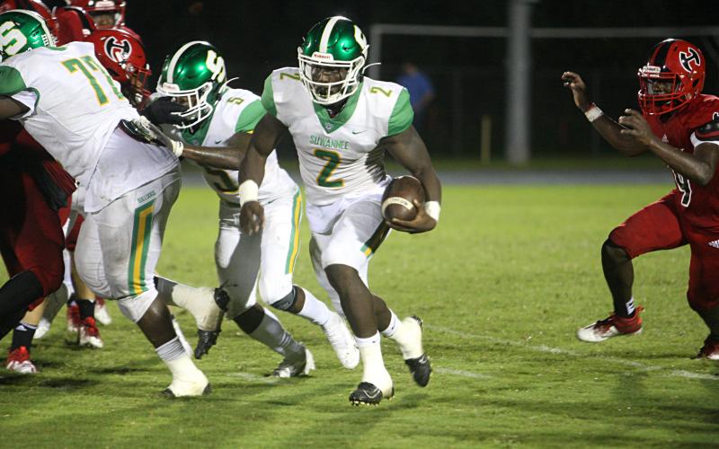 Suwannee quarterback Jaquez Moore scrambles up the field against Hamilton County on Sept. 11. (PAUL BUCHANAN/Special to the Reporter)