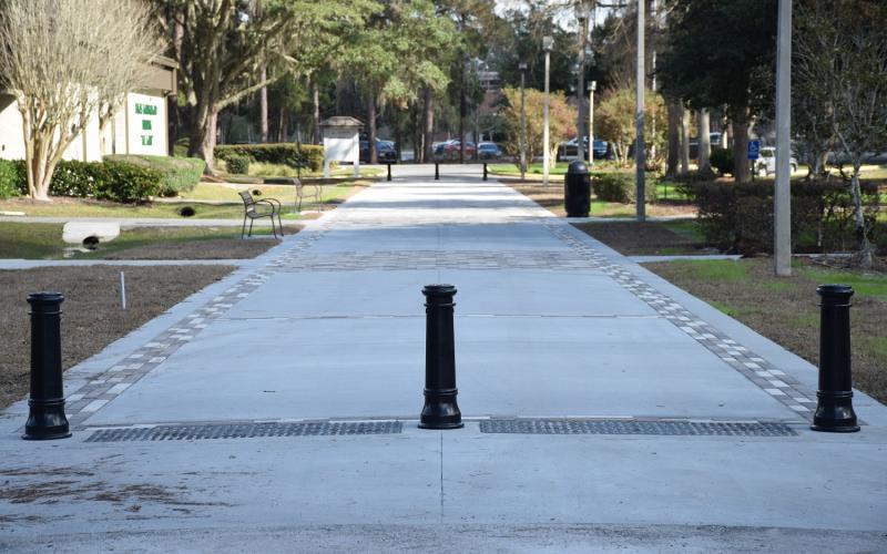 The new pedestrian walkway on Florida Gateway College’s campus is now complete. (COURTESY)