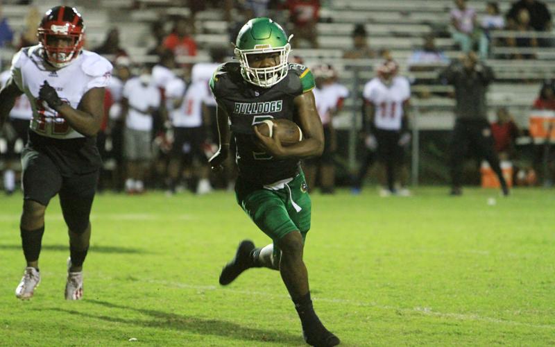 Suwannee running back Malachi Graham takes a carry up the field against Westside on Sept. 3 (PAUL BUCHANAN/Special to the Reporter)