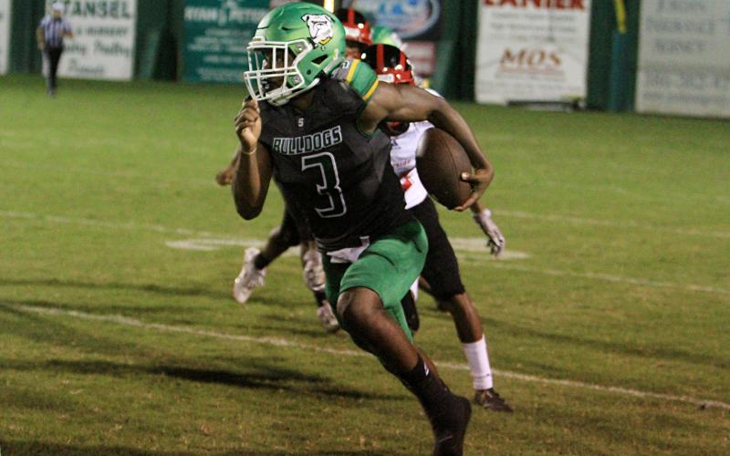 Suwannee running back Malachi Graham returns kickoff for a touchdown against Westside on Friday night. (PAUL BUCHANAN/Special to the Reporter)
