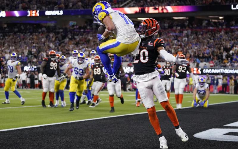 Los Angeles Rams wide receiver Cooper Kupp catches a touchdown against Cincinnati Bengals cornerback Eli Apple in Super Bowl 56 on Sunday in Inglewood, Calif. (MARCIO JOSE SANCHEZ/Associated Press)