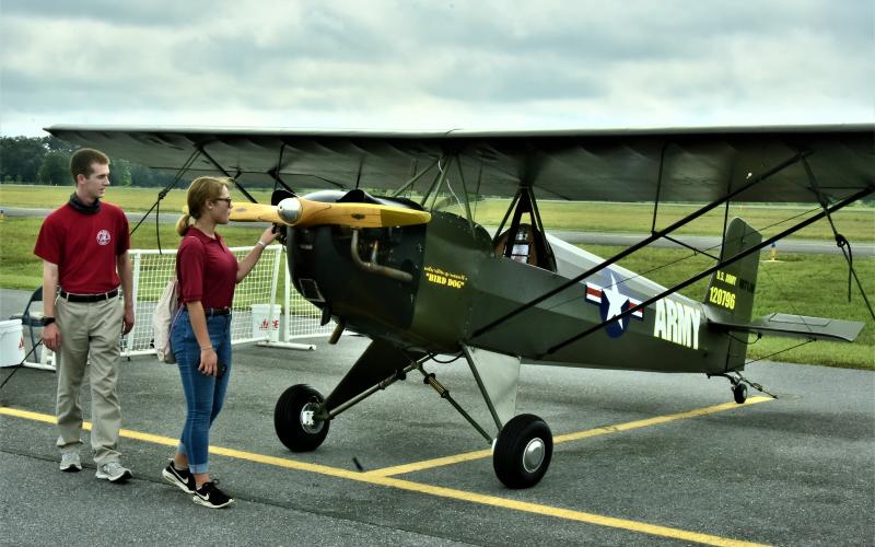People look over an airplane at last year’s Wings Over Suwannee event at the Suwannee County Airport. The fly-in festival, which is in its seventh year, returns today and Saturday. (FILE)
