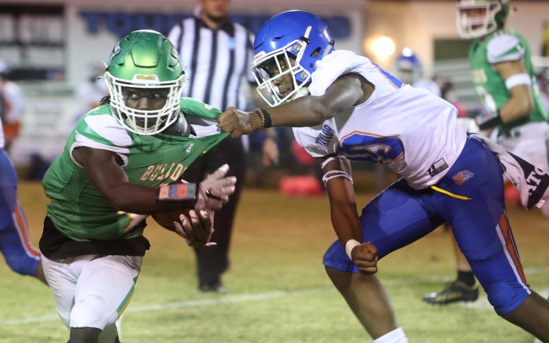 Suwannee running back Marquavious Owens escapes a tackle against Taylor County on Monday night. (PAUL BUCHANAN/Special to the Reporter)