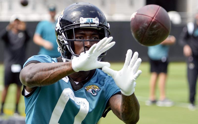 Jacksonville Jaguars wide receiver Calvin Ridley catches a pass during Monday's practice in Jacksonville. (JOHN RAOUX/Associated Press)