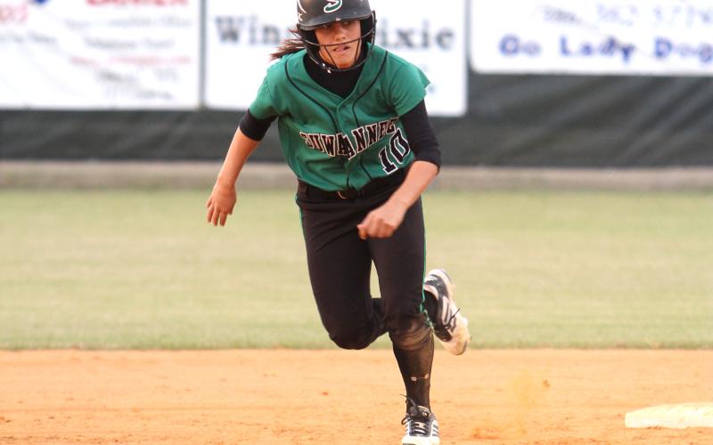 Former Suwannee softball standout Jessie TenBroeck Brundage, stealing a base for the Bulldogs during her record-setting career, will be inducted into the school’s athletic Hall of Fame this fall alongside Lyn Gross, Leon Moses and Niki Boyle Rogers. (PAUL BUCHANAN/Special to the Reporter)