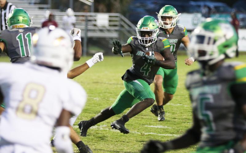 Suwannee running back Marquavious Owens makes a move in the open field against North Marion on Friday. (JAMIE WACHTER/Lake City Reporter)