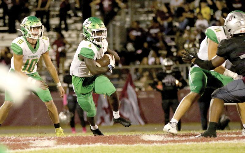 Suwannee running back Marquavious Owens (4) runs up the field after getting a handoff from quarterback Kodi Lang on Oct. 13. (JAMIE WACHTER/Lake City Reporter)